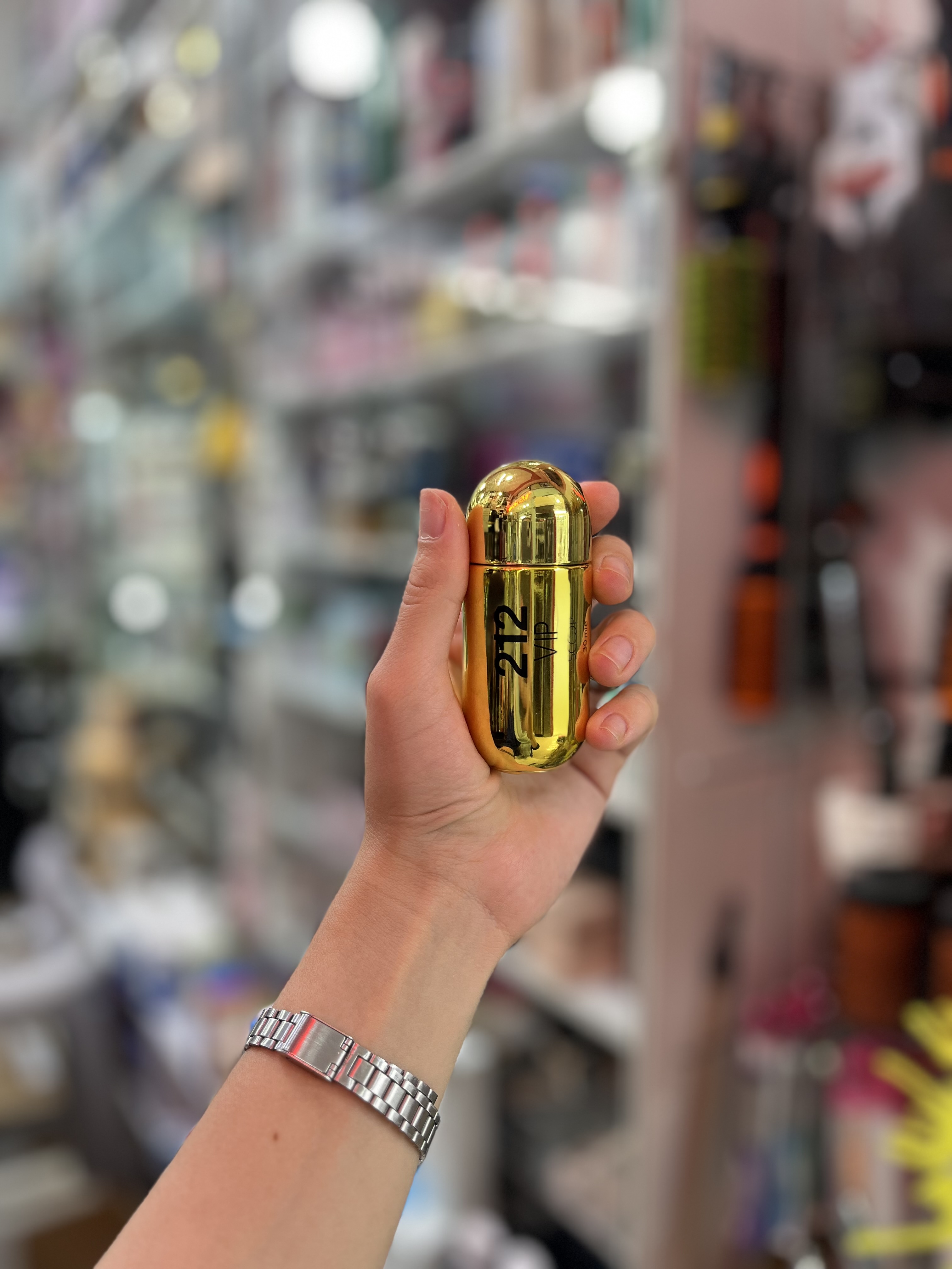 عطر زنانه 212vip اسکوپ حجم ۳۰میلی لیتر
