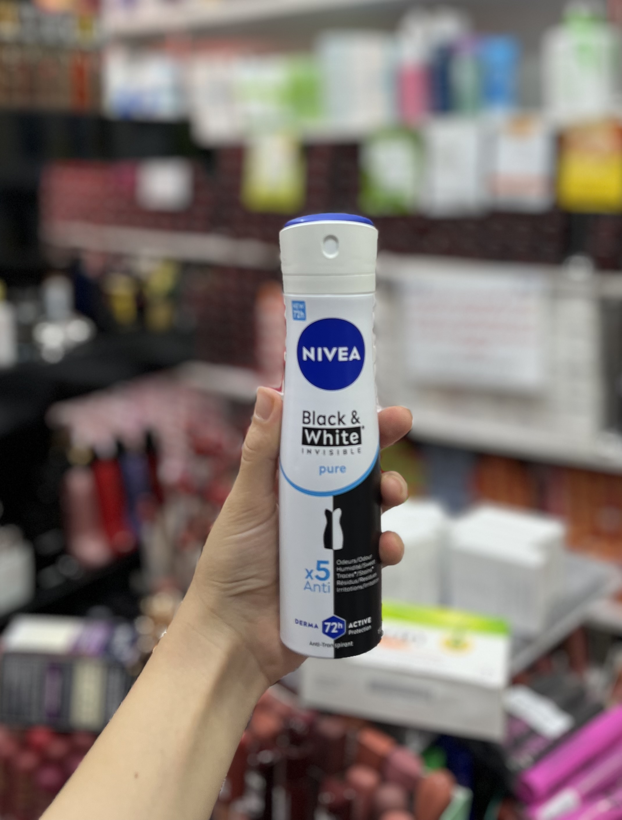 اسپری بدن نیوا بلک اند وایت اینویزیبل 72 ساعته 150 میل | NIVEA Black & White Invisible Pure 72h Spray 150ml