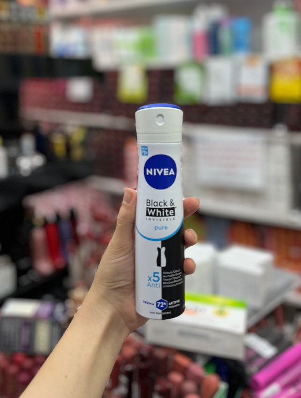 اسپری بدن نیوا بلک اند وایت اینویزیبل 72 ساعته 150 میل | NIVEA Black & White Invisible Pure 72h Spray 150ml