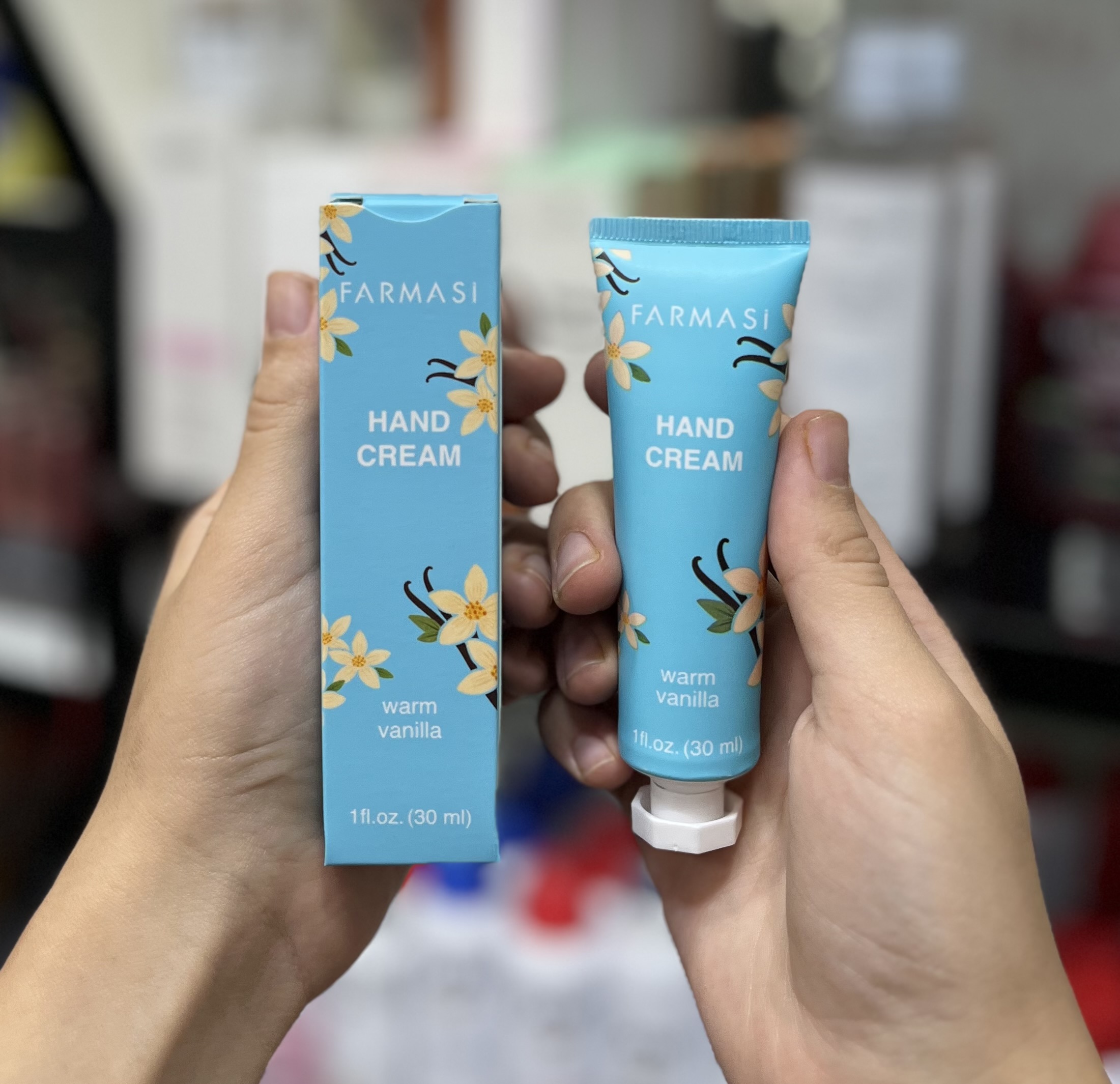 کرم دست فارماسی - مدل Warm Vanilla (وانیل گرم) - بسته‌بندی آبی